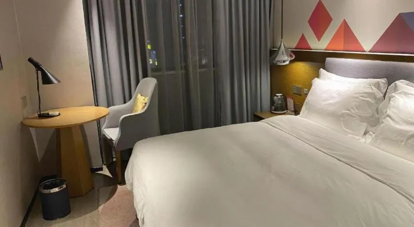 Bed in Borrman Hotel Zhanjiang Wuchuan Jinsha Plaza