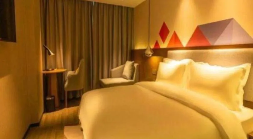 Bed in Borrman Hotel Zhanjiang Wuchuan Jinsha Plaza