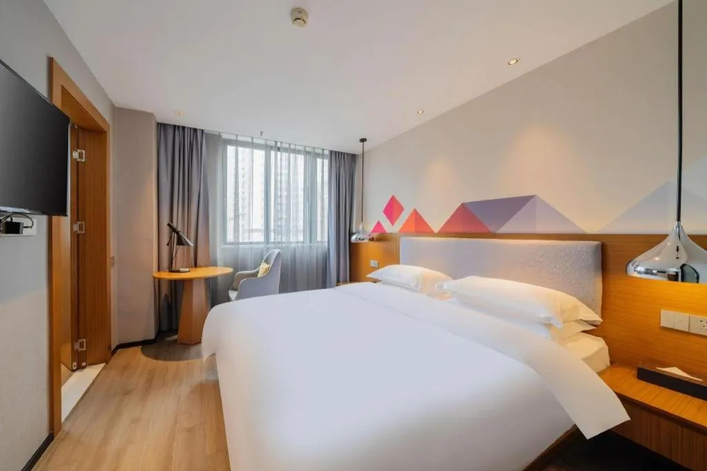 Bed in Borrman Hotel Zhanjiang Wuchuan Jinsha Plaza