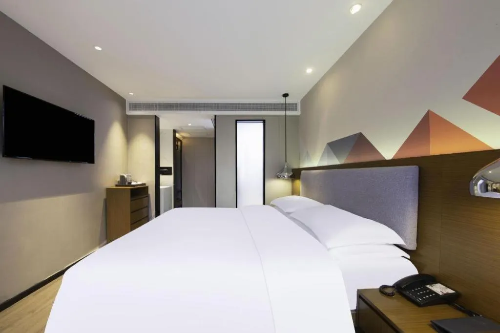 Bed in Borrman Hotel Zhanjiang Wuchuan Jinsha Plaza