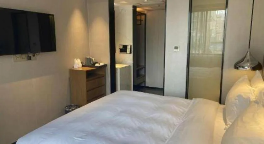 Bed in Borrman Hotel Zhanjiang Wuchuan Jinsha Plaza