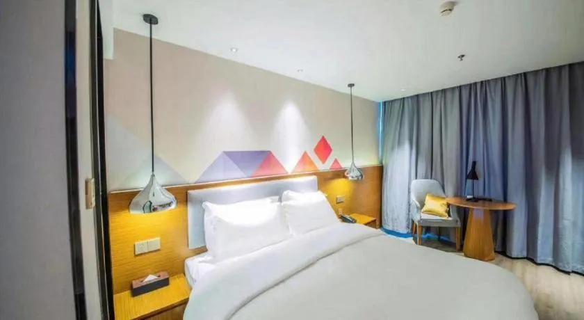 Bed in Borrman Hotel Zhanjiang Wuchuan Jinsha Plaza