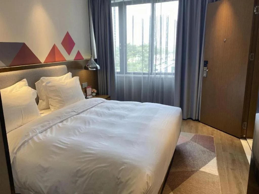 Bed in Borrman Hotel Zhanjiang Wuchuan Jinsha Plaza