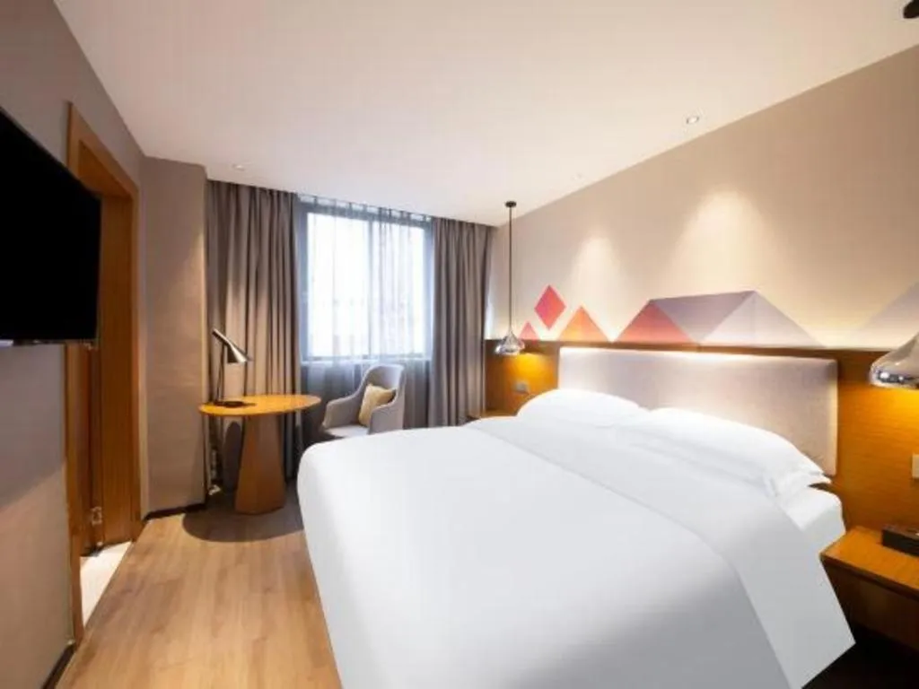 Bed in Borrman Hotel Zhanjiang Wuchuan Jinsha Plaza