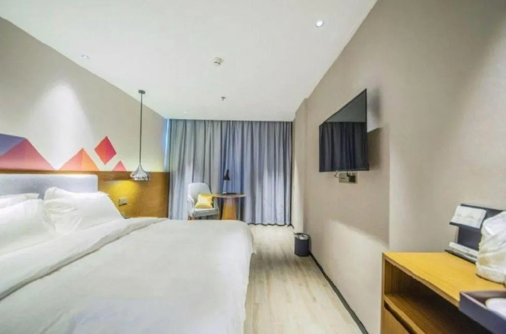 Bed in Borrman Hotel Zhanjiang Wuchuan Jinsha Plaza