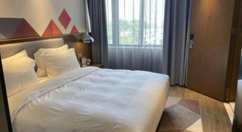 Bed in Borrman Hotel Zhanjiang Wuchuan Jinsha Plaza