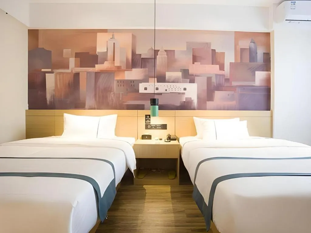 Bed in City Comfort Inn Dongguan Liaobu Jingtai Jiarong Shopping Plaza