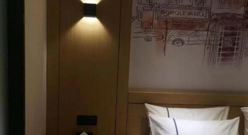 Bed in City Comfort Inn Dongguan Liaobu Jingtai Jiarong Shopping Plaza