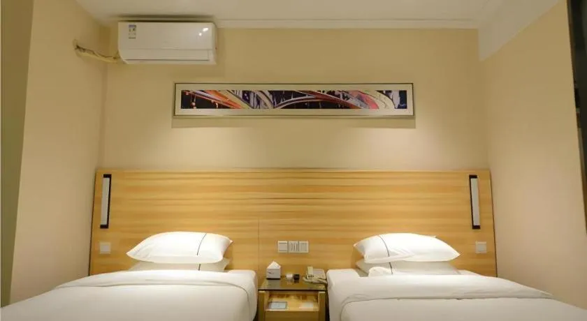 Bed in City Comfort Inn Wuhan Qingshan Jianshi Qingyiju Metro Station