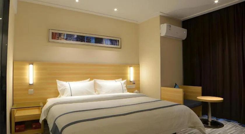 Bed in City Comfort Inn Wuhan Qingshan Jianshi Qingyiju Metro Station