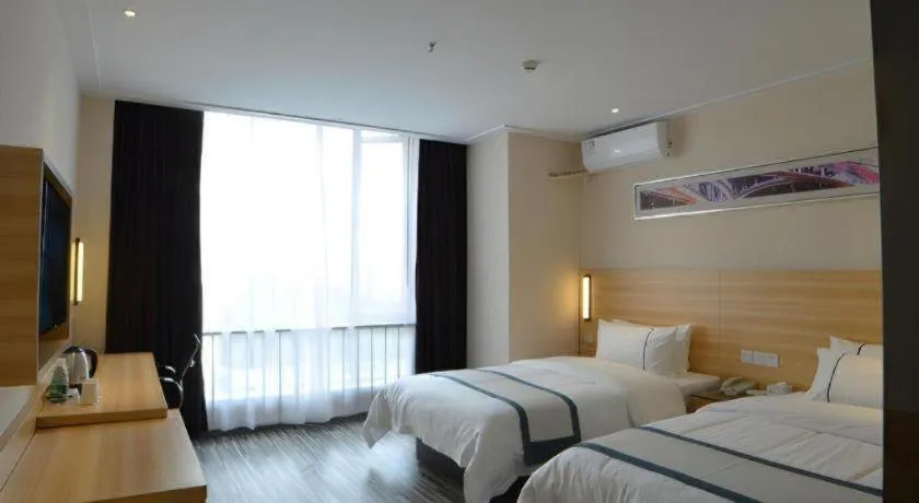 Bed in City Comfort Inn Wuhan Qingshan Jianshi Qingyiju Metro Station