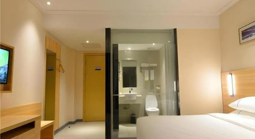 Bed in City Comfort Inn Wuhan Qingshan Jianshi Qingyiju Metro Station