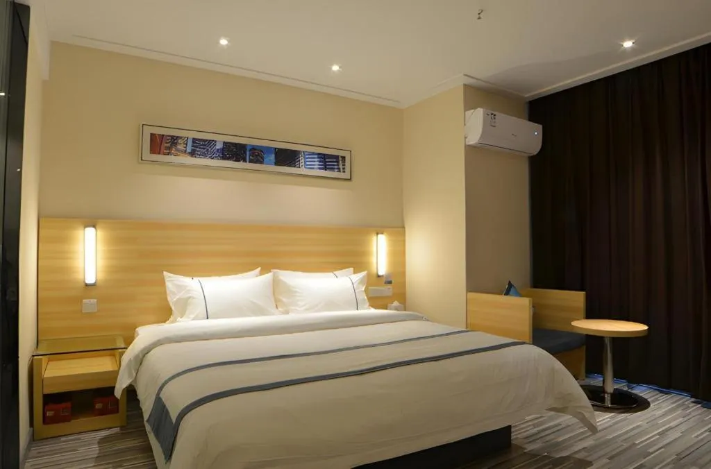Bed in City Comfort Inn Wuhan Qingshan Jianshi Qingyiju Metro Station
