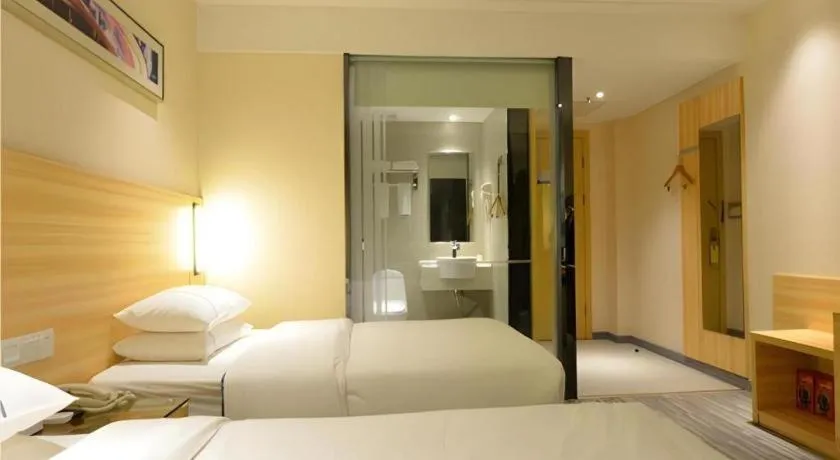 Bed in City Comfort Inn Wuhan Qingshan Jianshi Qingyiju Metro Station
