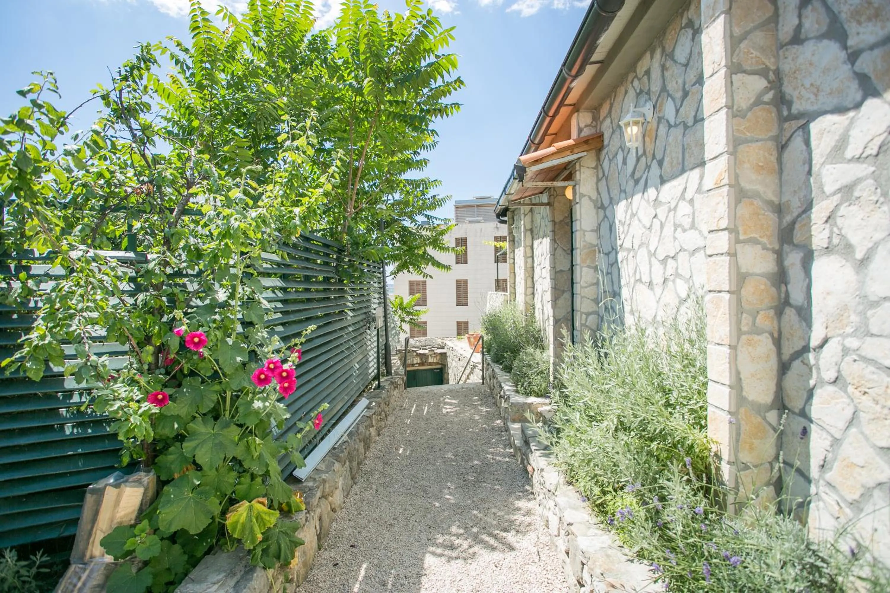 Facade/entrance in Garden Apartment Hotel