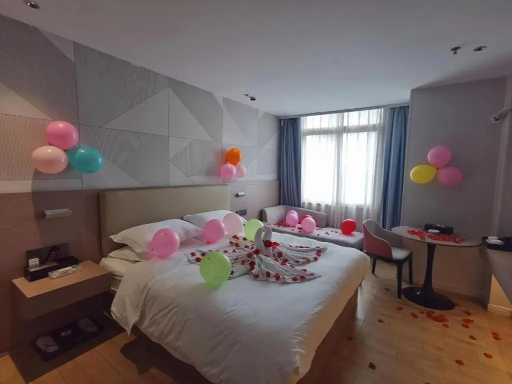 Bed in Borrman Hotel Shaoguan Century East Street Fengcai Building