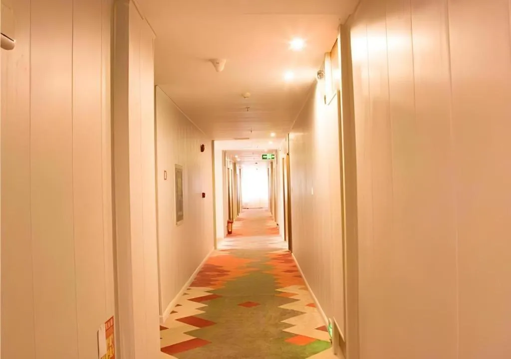 Borrman Hotel Shaoguan Century East Street Fengcai Building