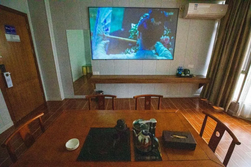 Borrman Hotel Shaoguan Century East Street Fengcai Building