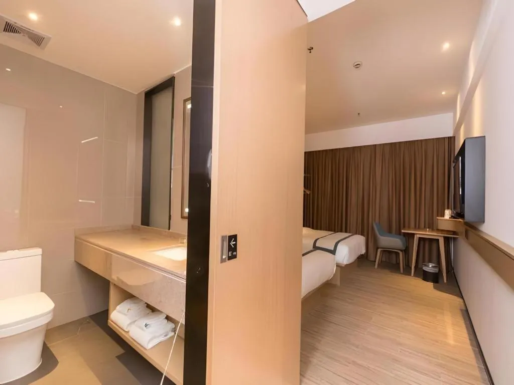 Bed in City Comfort Inn Zhuhai Doumen Daxin Xinduhui Pedestrian Street