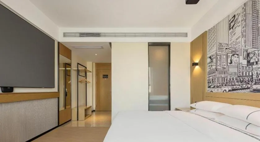 Bed in City Comfort Inn Zhuhai Doumen Daxin Xinduhui Pedestrian Street