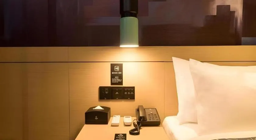 Bed in City Comfort Inn Zhuhai Doumen Daxin Xinduhui Pedestrian Street