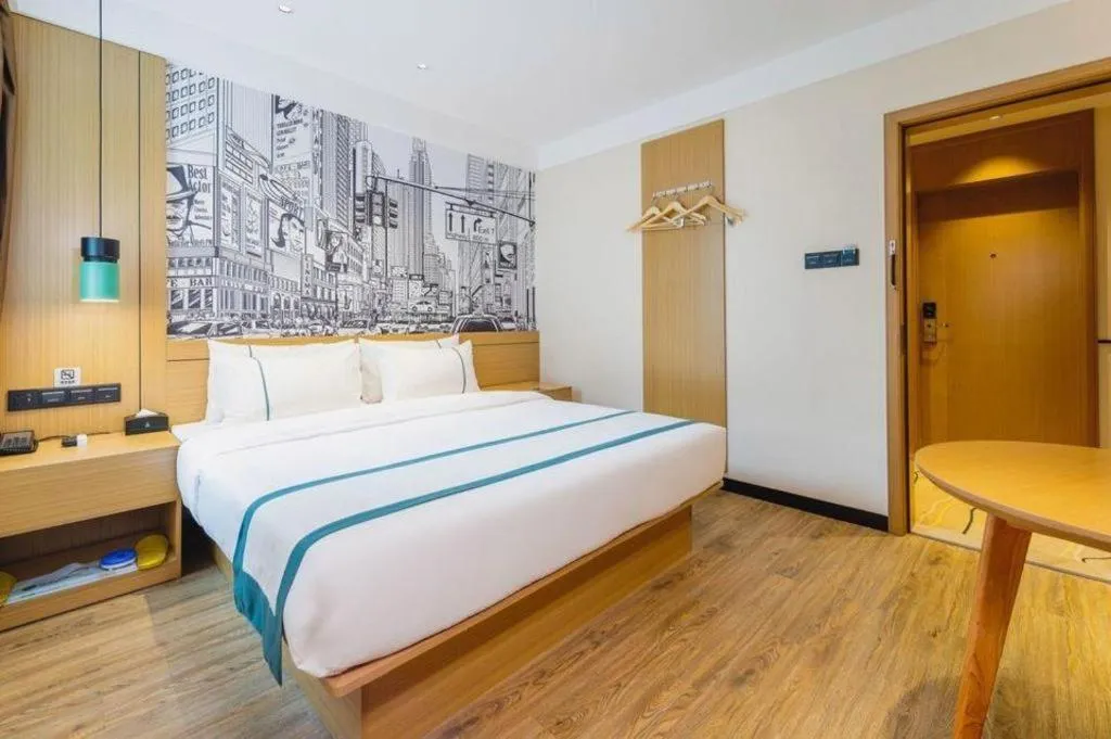 Bed in City Comfort Inn Zhuhai Doumen Daxin Xinduhui Pedestrian Street