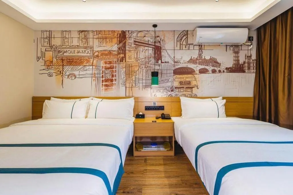 Bed in City Comfort Inn Zhuhai Doumen Daxin Xinduhui Pedestrian Street