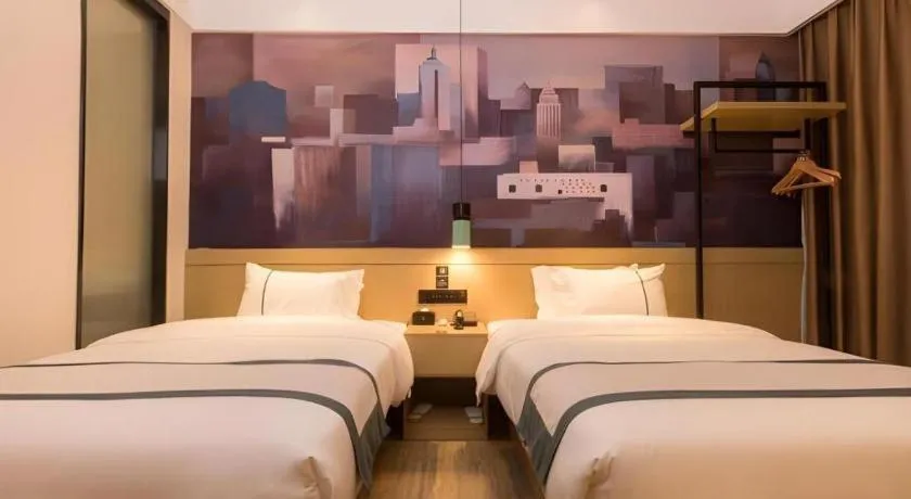 Bed in City Comfort Inn Zhuhai Doumen Daxin Xinduhui Pedestrian Street