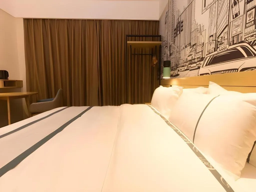 Bed in City Comfort Inn Zhuhai Doumen Daxin Xinduhui Pedestrian Street