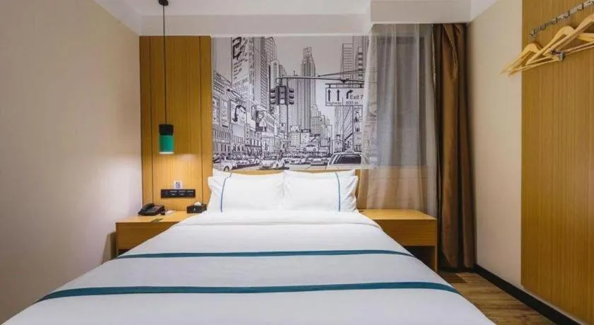 Bed in City Comfort Inn Zhuhai Doumen Daxin Xinduhui Pedestrian Street