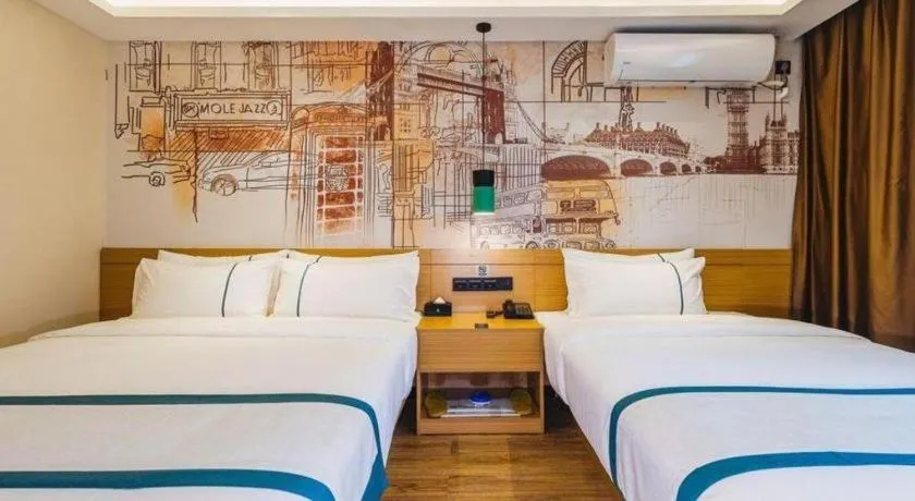 Bed in City Comfort Inn Zhuhai Doumen Daxin Xinduhui Pedestrian Street