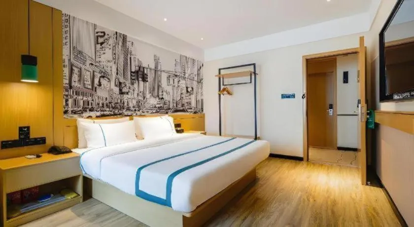 Bed in City Comfort Inn Zhuhai Doumen Daxin Xinduhui Pedestrian Street