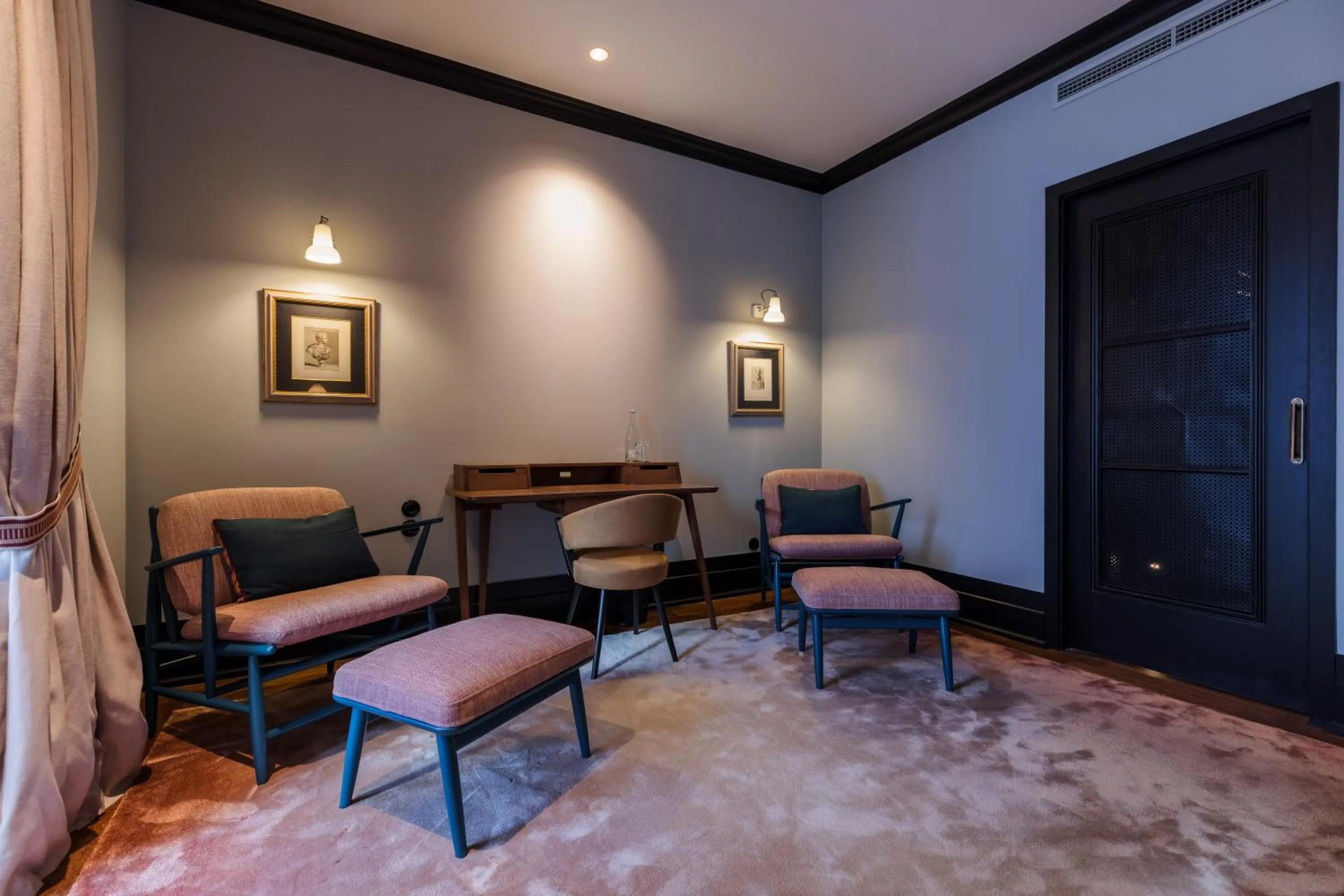 Seating area in Valverde Lisboa Hotel & Garden - Relais & Chateaux