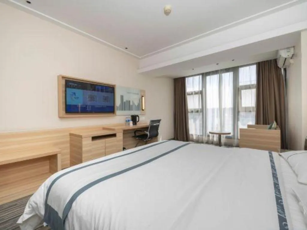 Bed in City Comfort Inn Chengdu Giant Panda Base