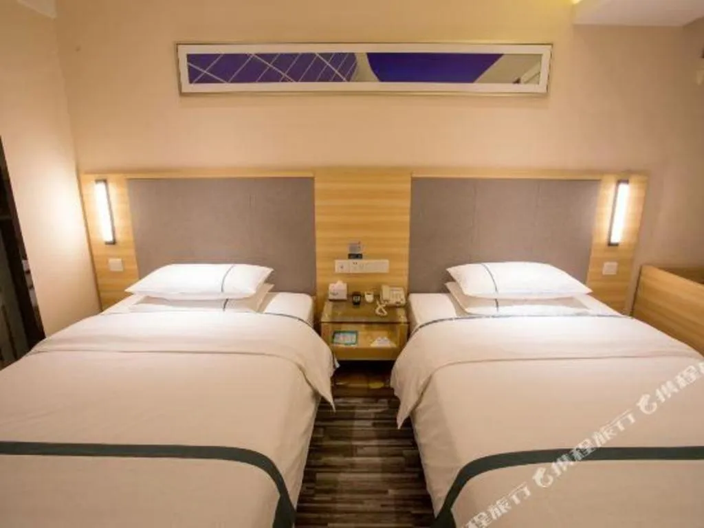 Bed in City Comfort Inn Chengdu Giant Panda Base