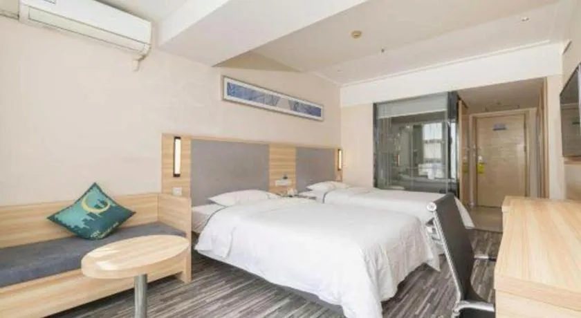 Bed in City Comfort Inn Chengdu Giant Panda Base