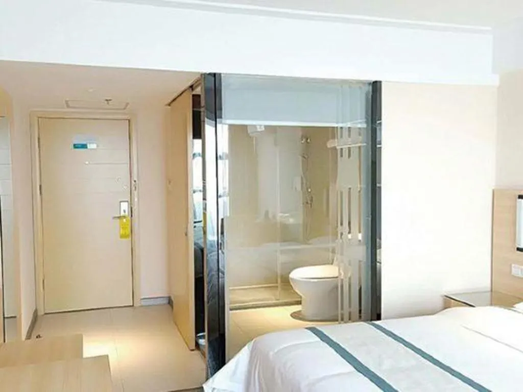 Bed in City Comfort Inn Chengdu Giant Panda Base