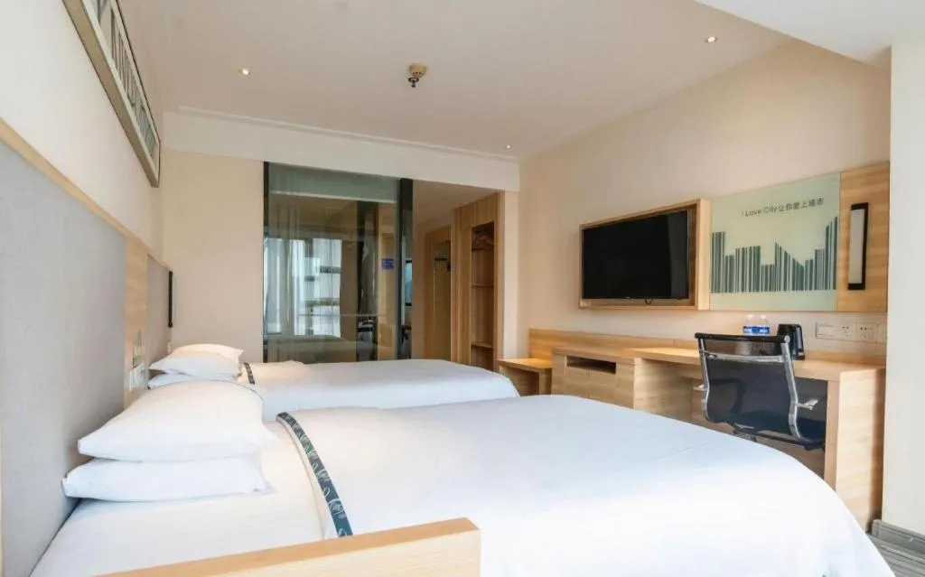 Bed in City Comfort Inn Chengdu Giant Panda Base