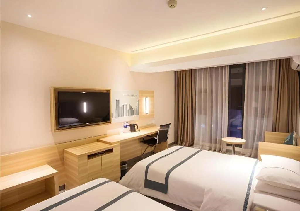 Bed in City Comfort Inn Chengdu Giant Panda Base