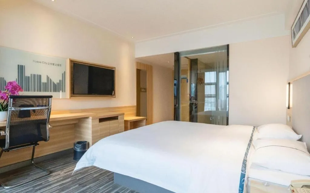 Bed in City Comfort Inn Chengdu Giant Panda Base