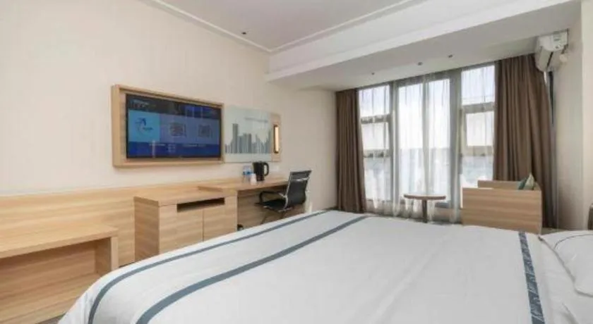 Bed in City Comfort Inn Chengdu Giant Panda Base