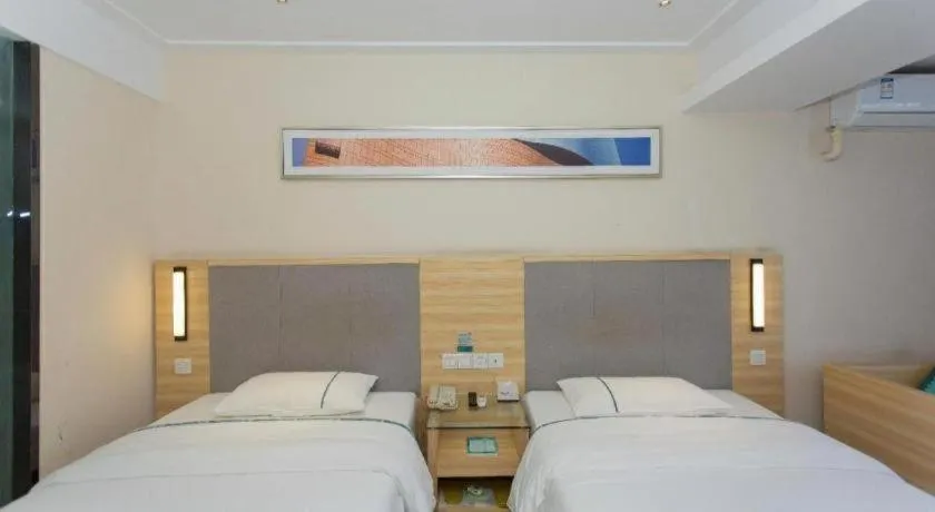 Bed in City Comfort Inn Chengdu Giant Panda Base