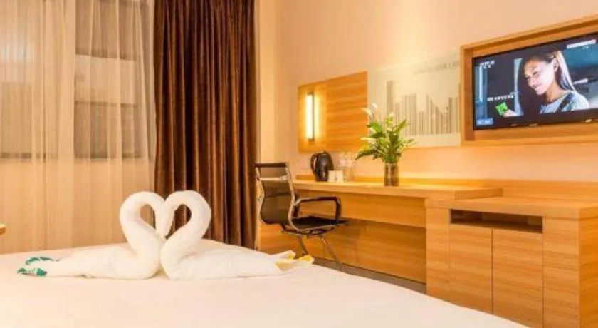 Bed in City Comfort Inn Chengdu Giant Panda Base