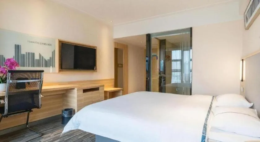 Bed in City Comfort Inn Chengdu Giant Panda Base