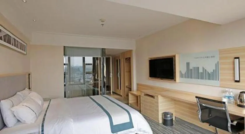 Bed in City Comfort Inn Chengdu Giant Panda Base