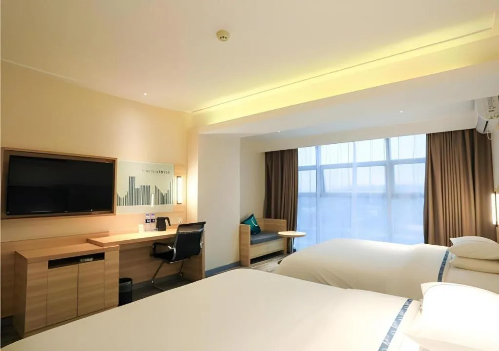 Bed in City Comfort Inn Chengdu Giant Panda Base