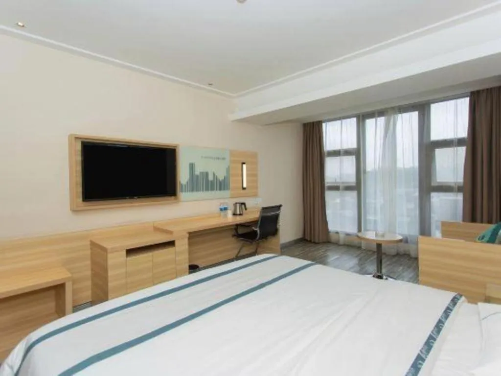 Bed in City Comfort Inn Chengdu Giant Panda Base