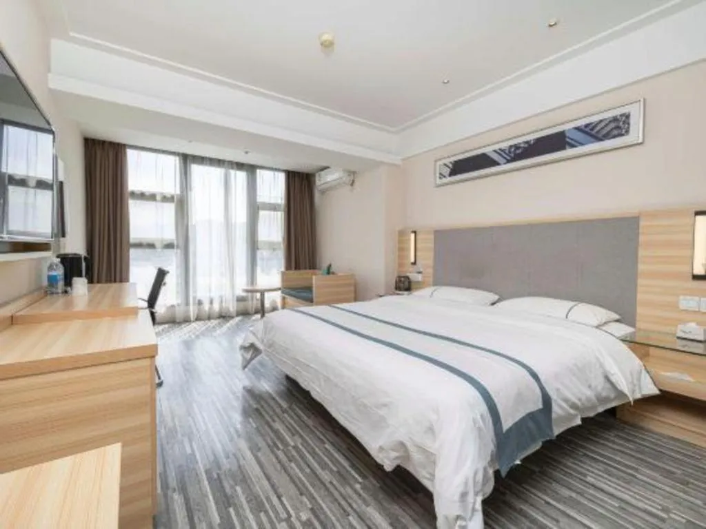 Bed in City Comfort Inn Chengdu Giant Panda Base