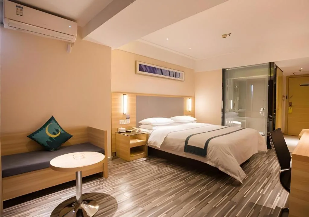 Bed in City Comfort Inn Chengdu Giant Panda Base