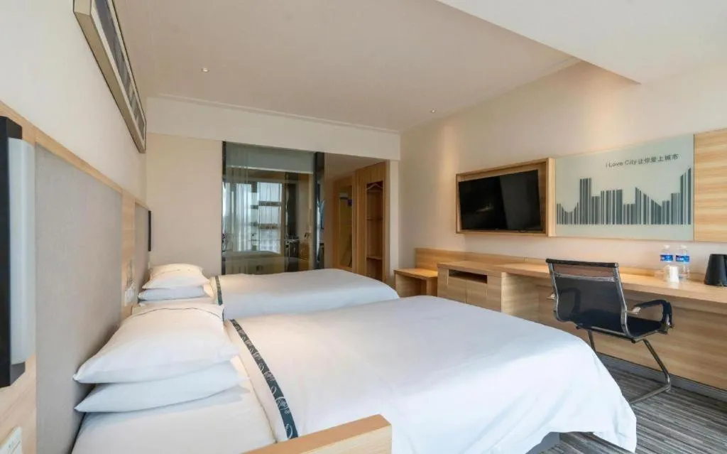 Bed in City Comfort Inn Chengdu Giant Panda Base